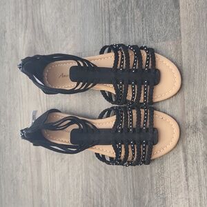 American Eagle ladies black strappy sandal with zipper size 6